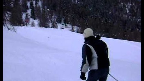 La  valanga  umana con  gli  sci:  yeti  di  marilleva