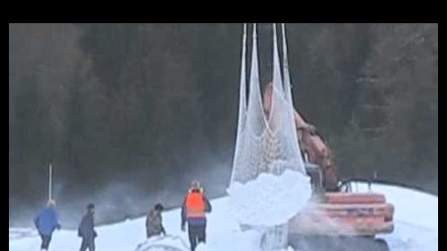 Folgaria (TN) - Elicottero porta la neve sulle piste da sci