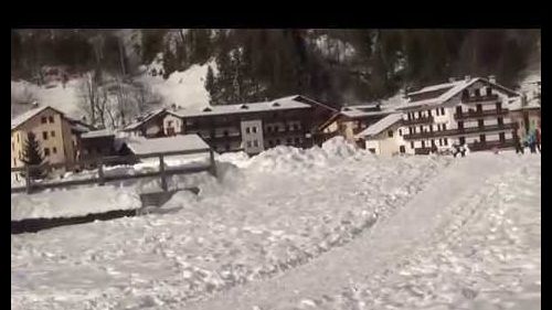 Dolomiti città di falcade con panorama con neve gennaio 2015 (filmador renato)
