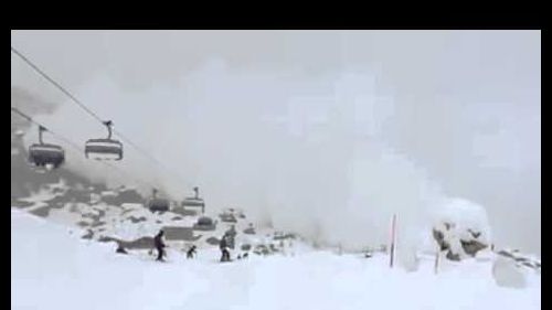 Avalanche in cervinia, the cloud of snow envelops the houses of the city