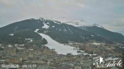 Bormio centro con La pista Stelvio