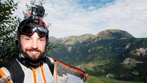 Uno dei video postati su facebook da armin schmieder