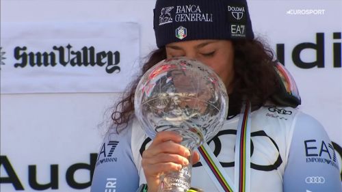 Brignone, la favola è completa! bacio alla coppa sul podio di sun valley