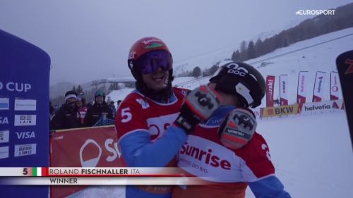 Roland fischnaller vince ancora a 45 anni: il video della gara a scuol e l'abbraccio con mirko felicetti
