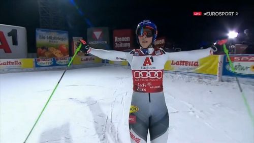 Vlhova rischia, ma vince ancora: rivivi la finale con moltzan