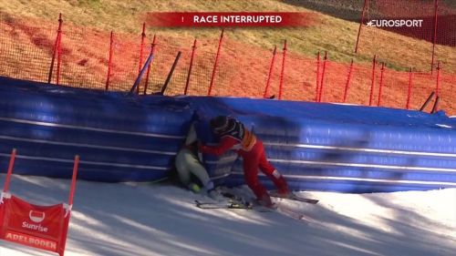 Caduta spaventosa di verdu ad adelboden: finisce incastrato tra i materassi