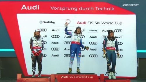 Brignone, l'orgoglio di cantare l'inno sul podio: che gioia!