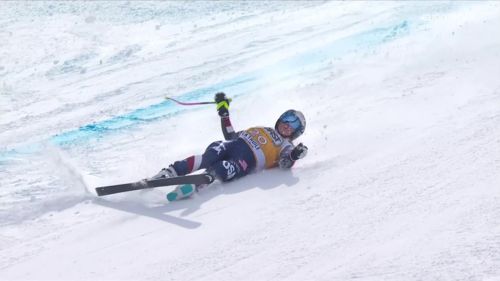 Lindsey vonn scivola nel super-g di la thuile, il video della sua caduta.