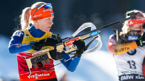 Mäkäräinen devastante, Domracheva ritirata. La Flying Finn scappa nella generale. Dorothea Wierer 6^