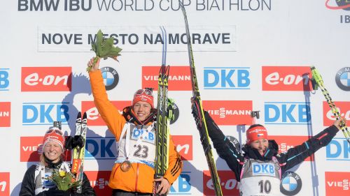 Trionfo tedesco nella sprint di Nove Mesto: Laura Dahlmeier vince davanti a Franziska Hildebrand. 19^ Lisa Vittozzi