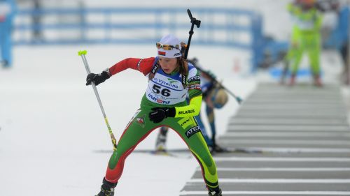 La Bielorussia vince la staffetta femminile disputata in una tempesta di vento