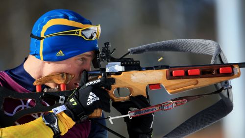 Björn Ferry trova la sua 'grandiosa gara'. Vince a sorpresa la sprint di Pokljuka