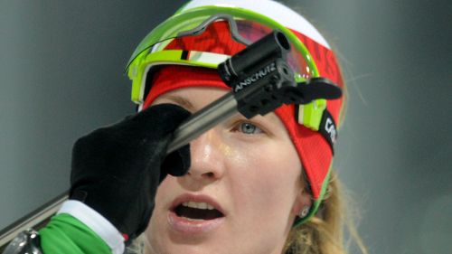 Darya Domracheva perfetta, vince la mass start e fa hat-trick. Tra gli uomini spunta un altro diciannovenne