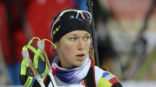 Marine Bolliet appende sci e carabina al chiodo