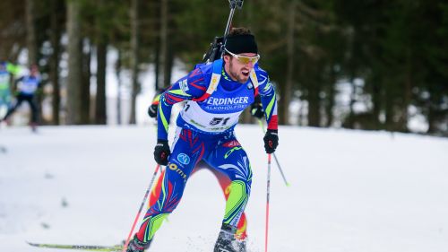 A Jean Guillaume Beatrix la mass start, Bjørndalen sul podio, 9° Dominik Windisch