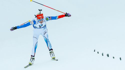 Kaisa Mäkäräinen torna 'finlandese volante' e vince la mass start di Pokljuka