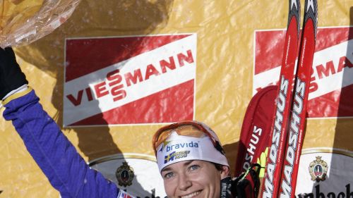 Anna Carin Olofsson doma la nevicata di Hochfilzen e vince per la prima volta