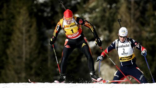Kati Wilhelm trionfa fiaccando Sandrine Bailly, mentre Magdalena Neuner sfiora la top ten