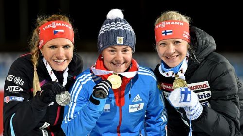 Wierer: 'Nah, oggi niente medaglia, arriva qualcuna e mi sbatte giù'. Mäkäräinen: 'Non ricordo niente del quarto poligono!'