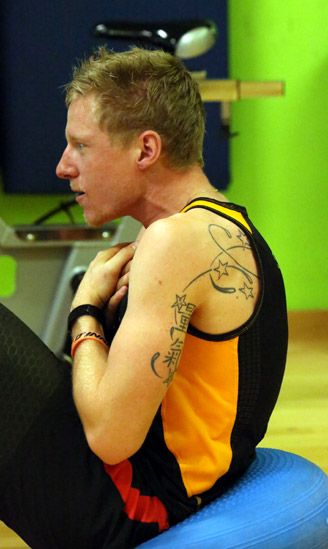 Per Lukas ottima occasione per sfoggiare i suoi tatuaggi...