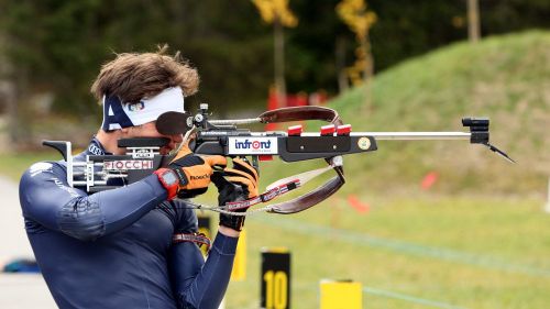 Maikol Demetz sfoggia la sua capigliatura anni '80