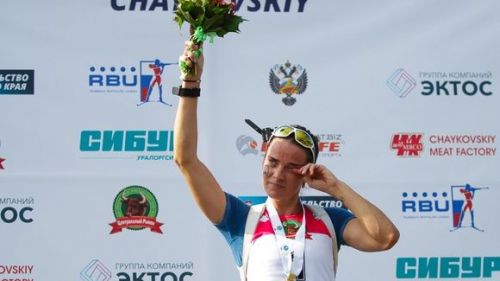 Svetlana Sleptsova è incinta, ma domina l'inseguimento dei Mondiali estivi. Tra gli uomini vince Alexey Volkov